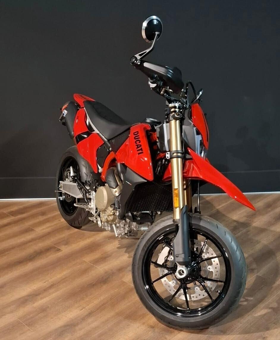 Ducati Hypermotard 698