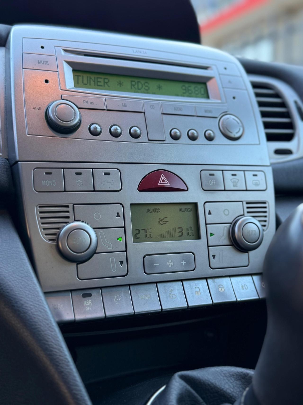 Lancia Ypsilon 1.3 MJT 75 CV DPF Sport MomoDesign