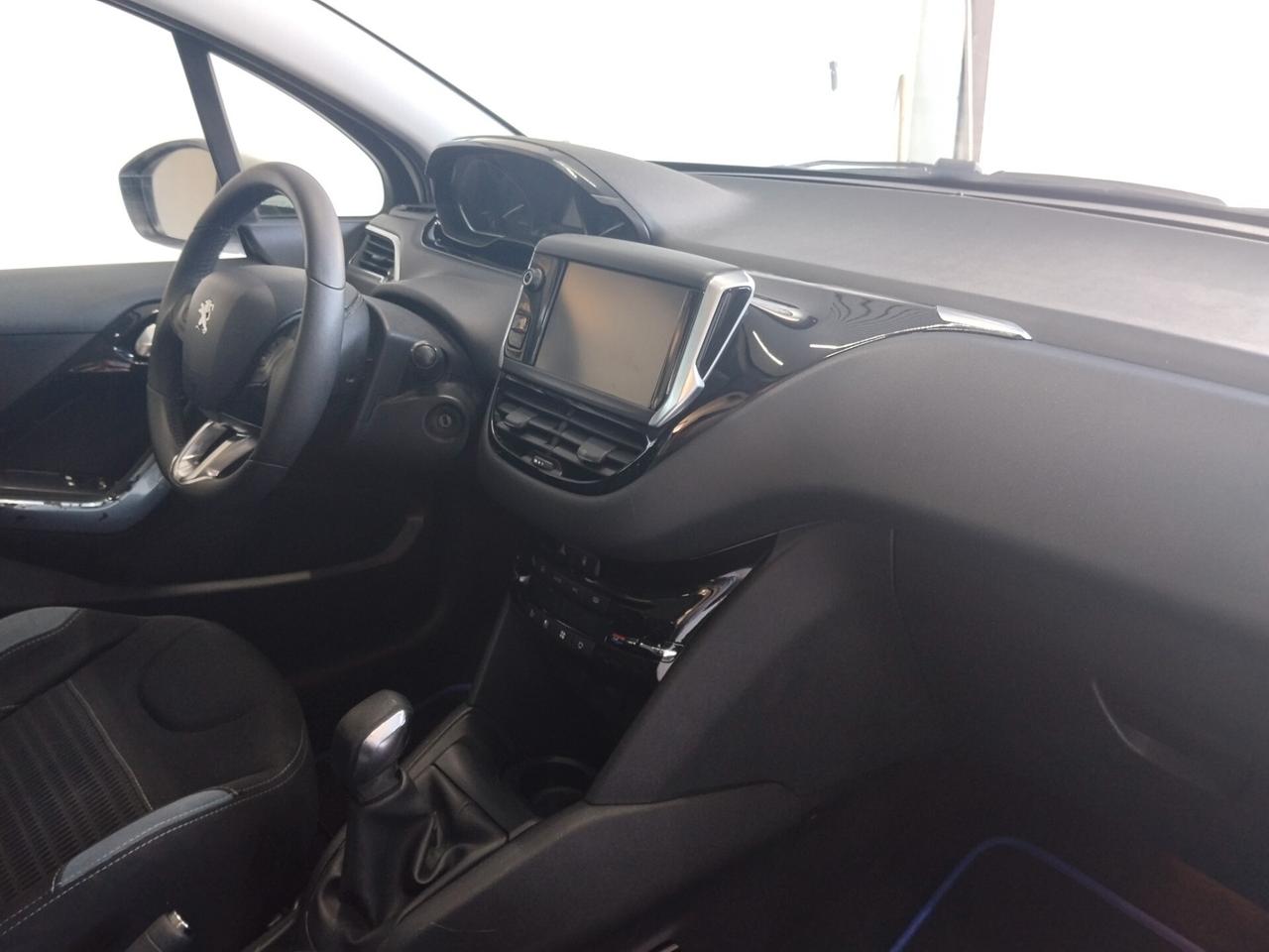 Peugeot 208 1.4 diesel 2013 CON GARANZIA
