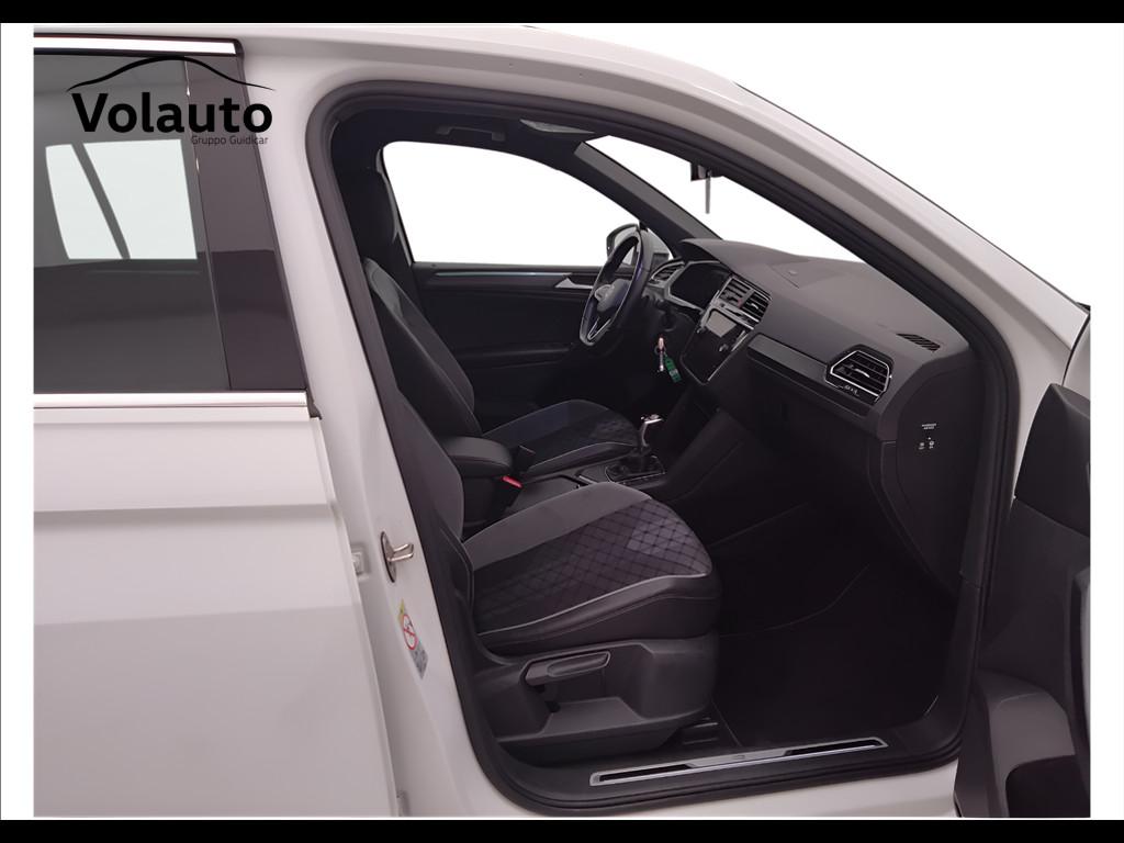 VOLKSWAGEN Tiguan II 2021 - Tiguan 1.5 tsi R-Line 150cv dsg