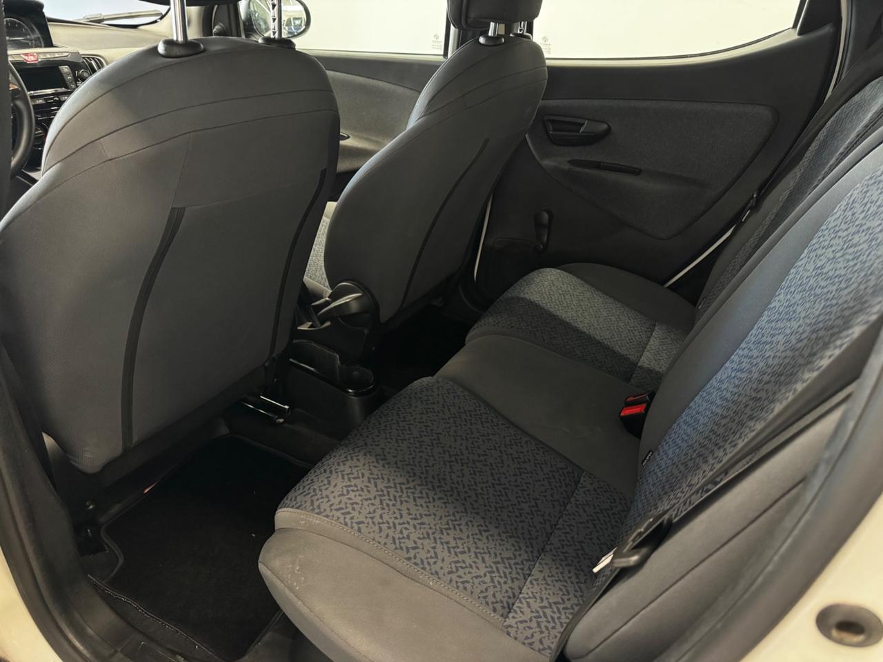 Lancia Ypsilon 1.0 FireFly 5 porte S&S Hybrid Ecochic Silver