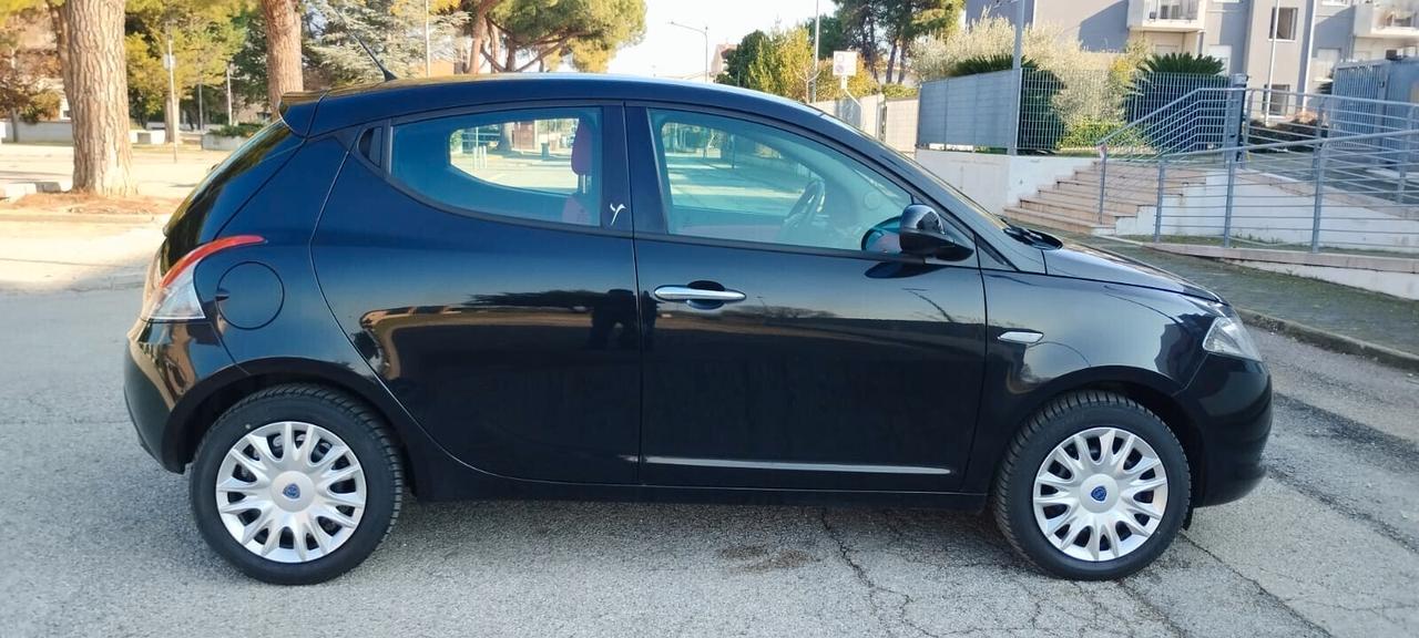 Lancia Ypsilon 1.2 69 CV 5 porte S&S Gold