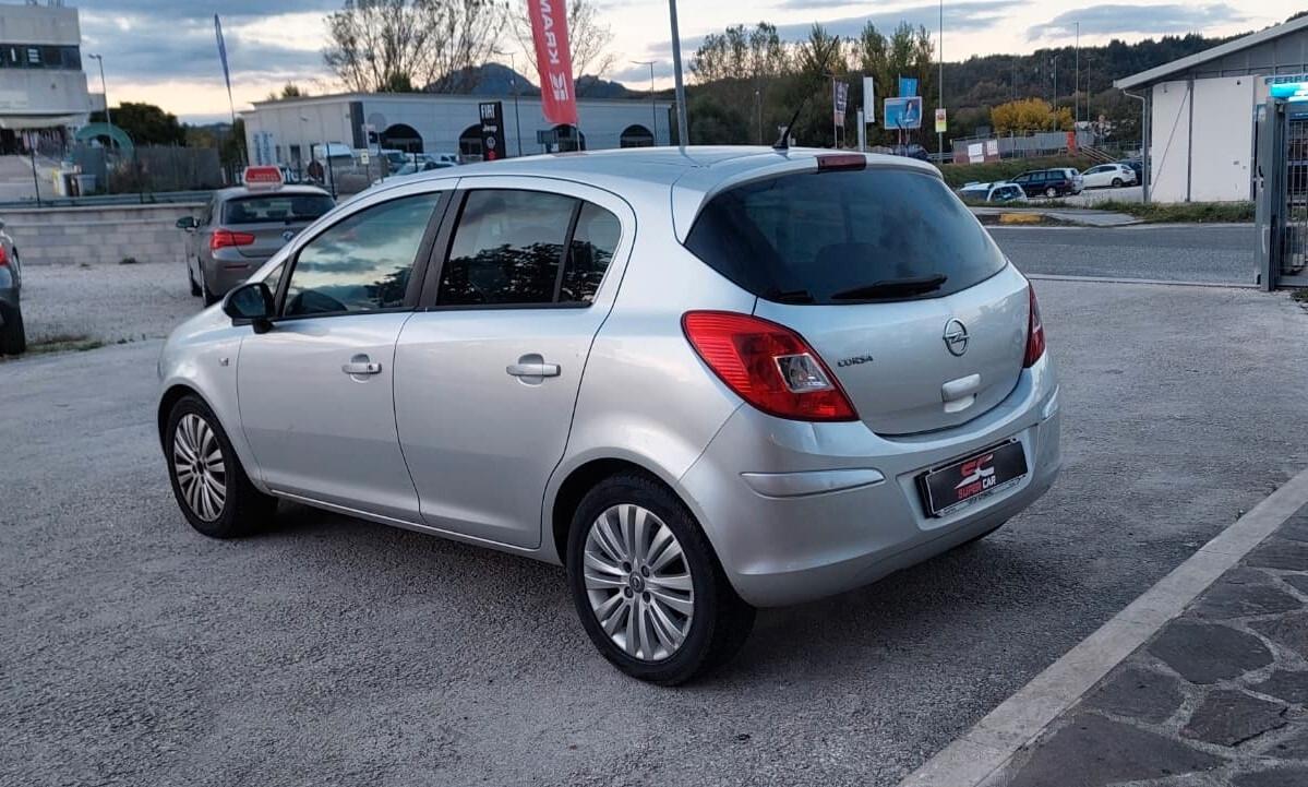 Opel Corsa 1.2 5 porte Cosmo