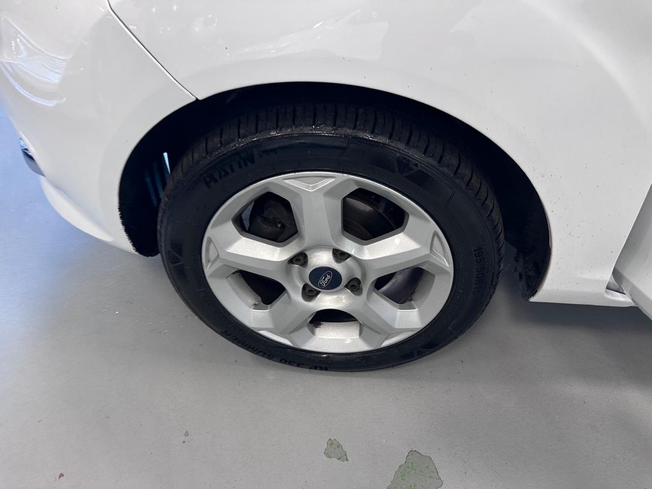 FORD FIESTA 1.4 BENZINA GPL