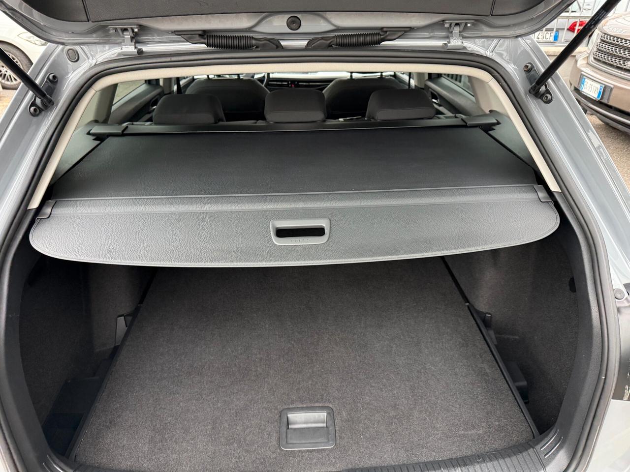 Volkswagen Golf Variant Variant 1.0 etsi evo Life 110cv dsg