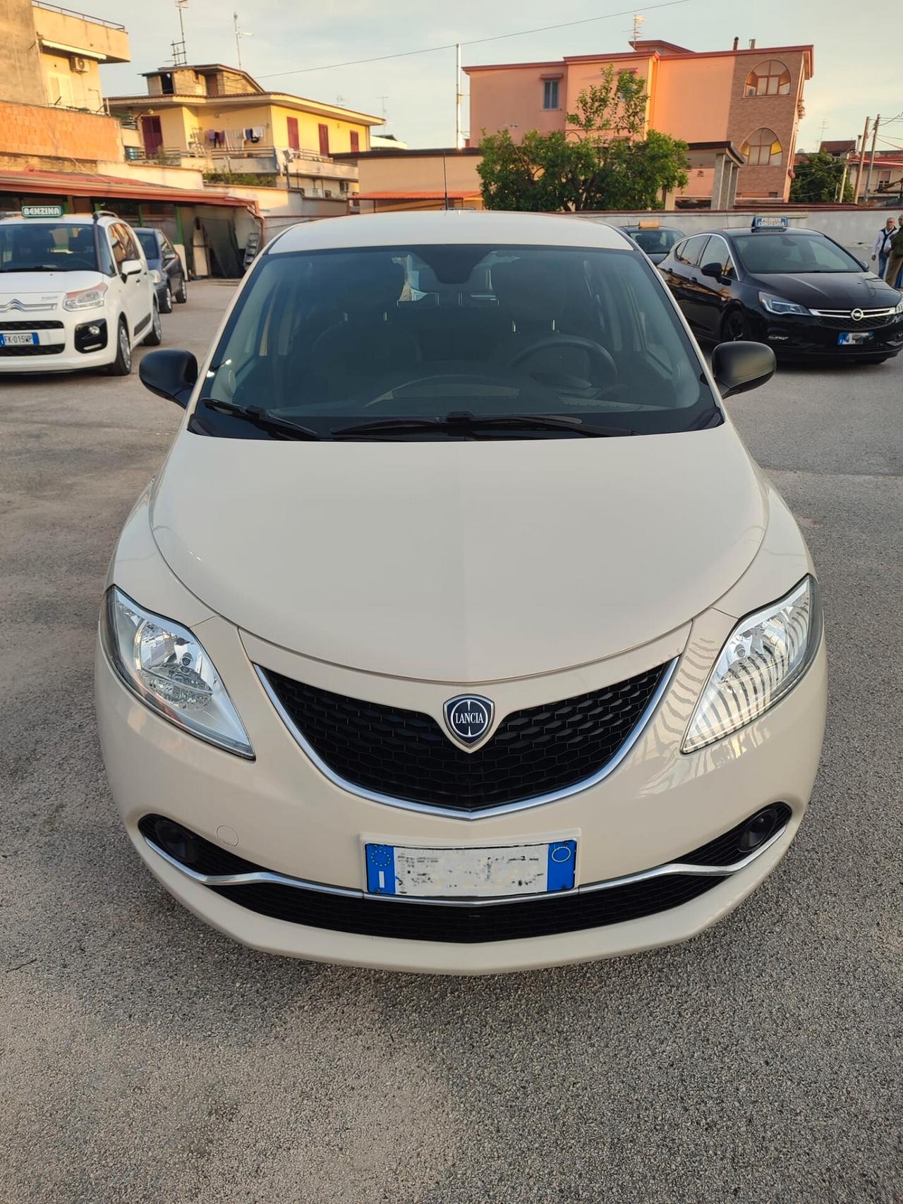 Lancia Ypsilon 1.3 MJT 16V 95 CV 5 porte S&S Silver