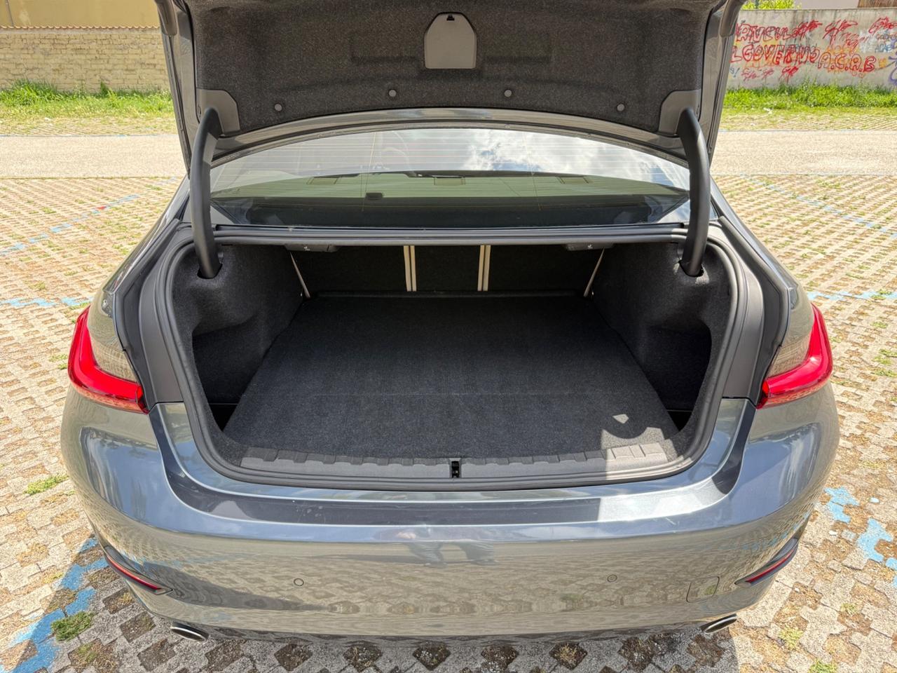 BMW 318d 2022 48V 2.0 150cv automatica