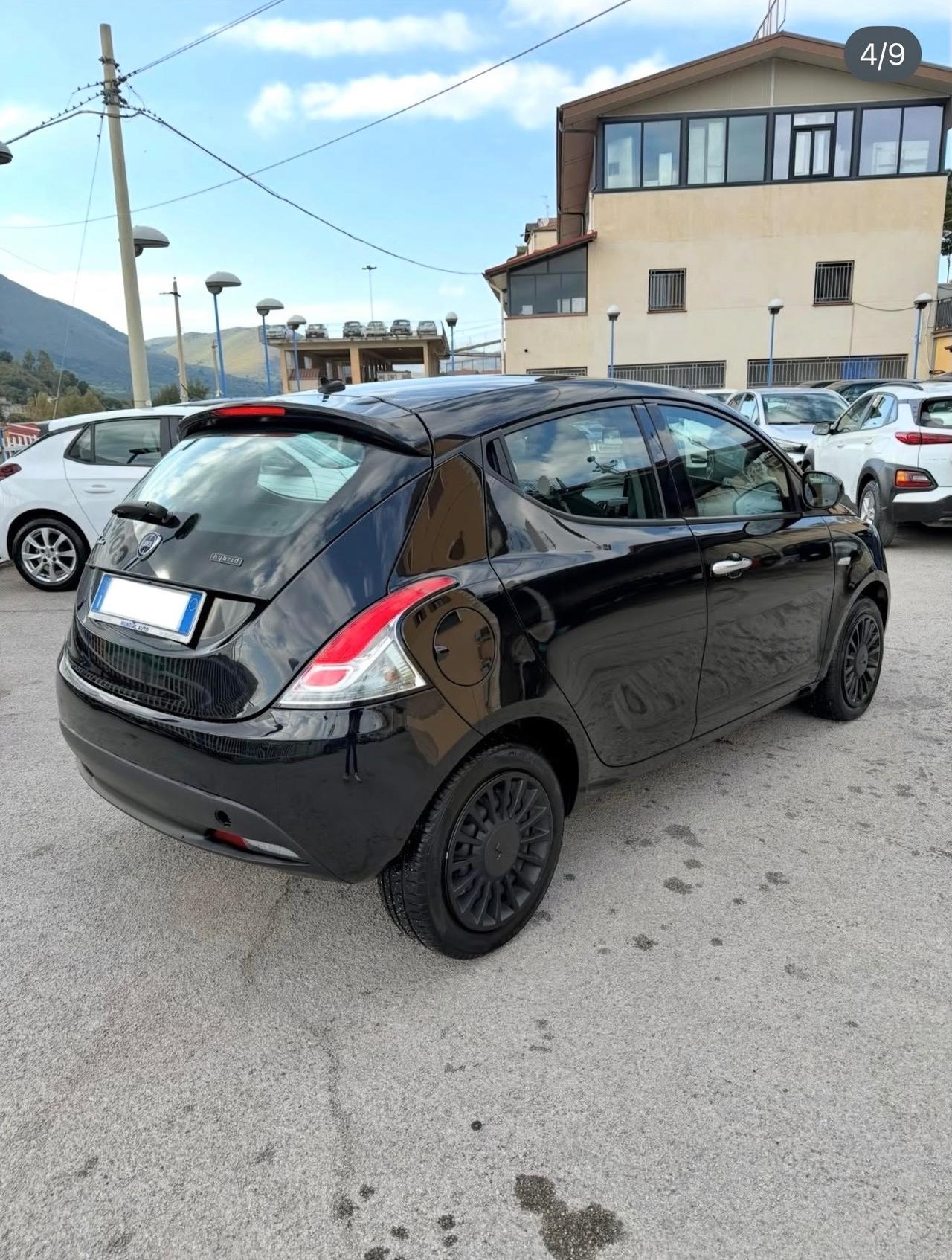 Lancia Ypsilon 1.0 FireFly 70cv Hybrid Silver 2022