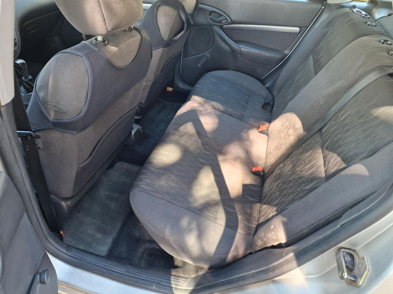 Ford Focus 1.6i 16V cat 5p. Ambiente