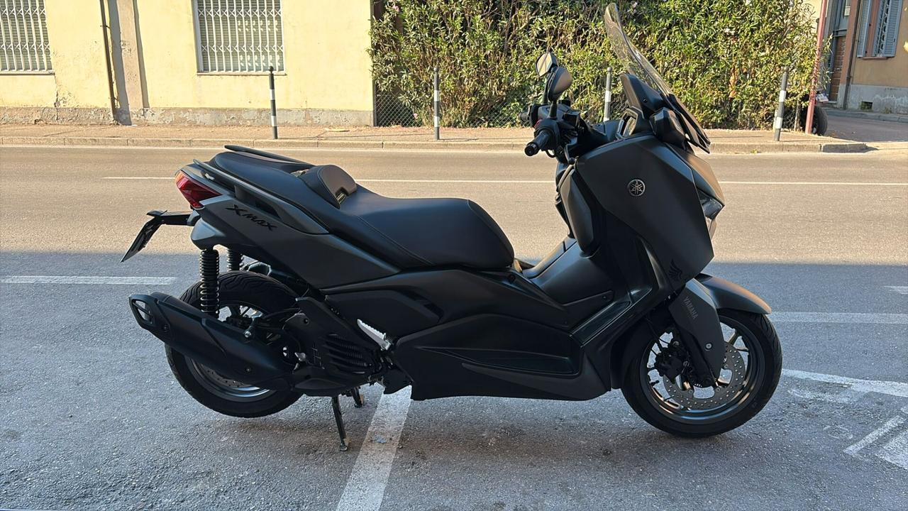Yamaha X-Max 125 colorazione Tech Kamo