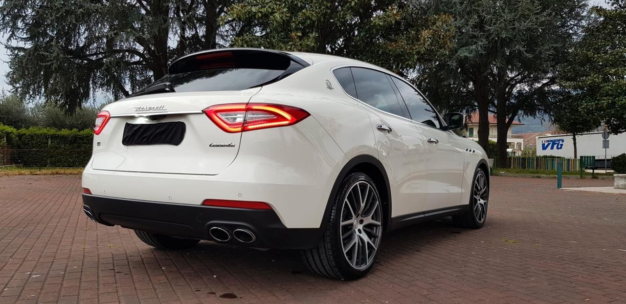 Maserati Levante V6 Diesel 275 Granlusso,pelle rossa,cerchi 21,navi,fari led bixeno,retrocamera,vetri scuri