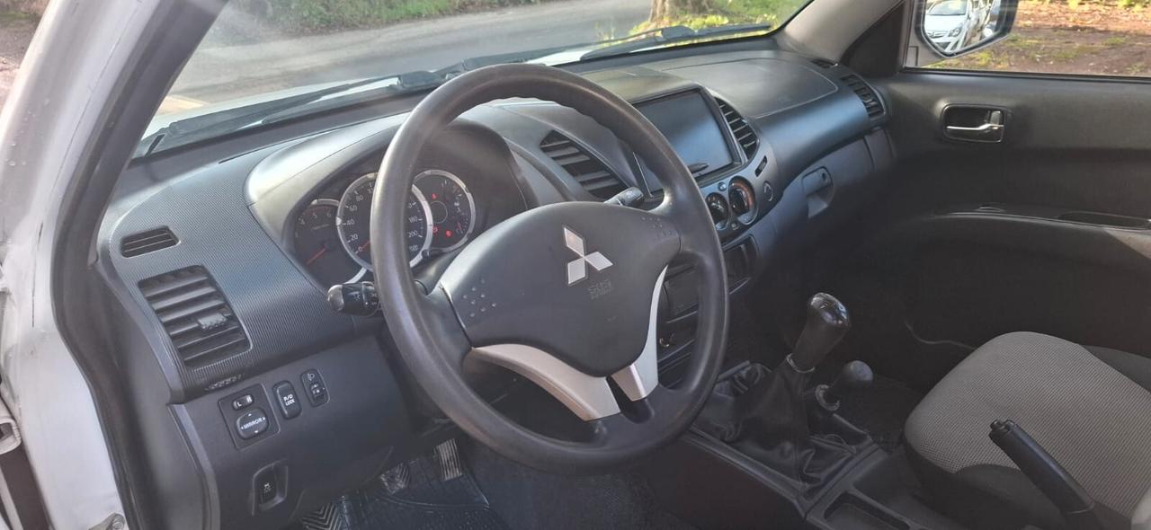 Mitsubishi L200 2.4 DI-D/154CV Club Cab Inform