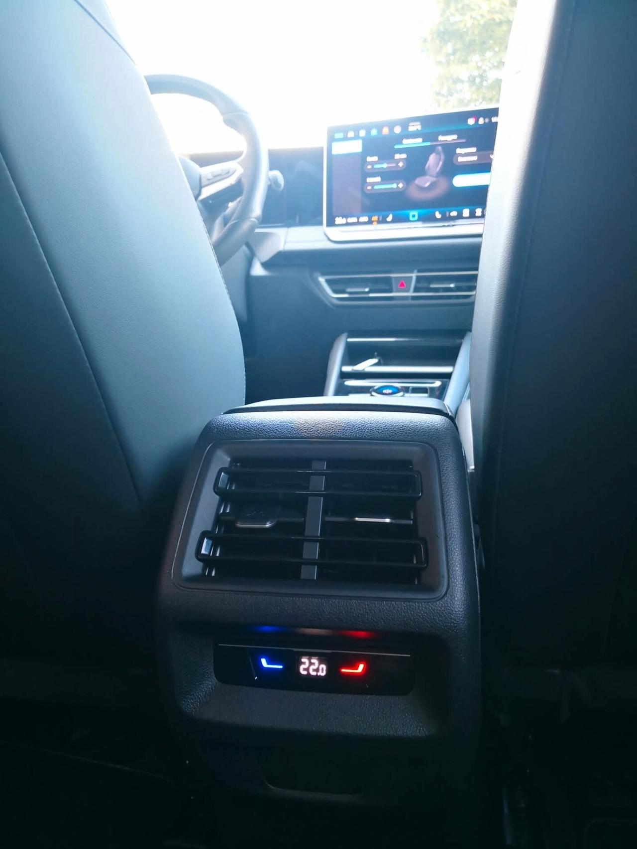 Volkswagen Tiguan 2.0 TDI 150 CV DSG R-Line ***TELECAMERA***SEDILI MASSAGGIANTI***