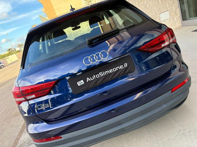 AUDI Q3 35 2.0 TDI S tronic Business COCKPIT