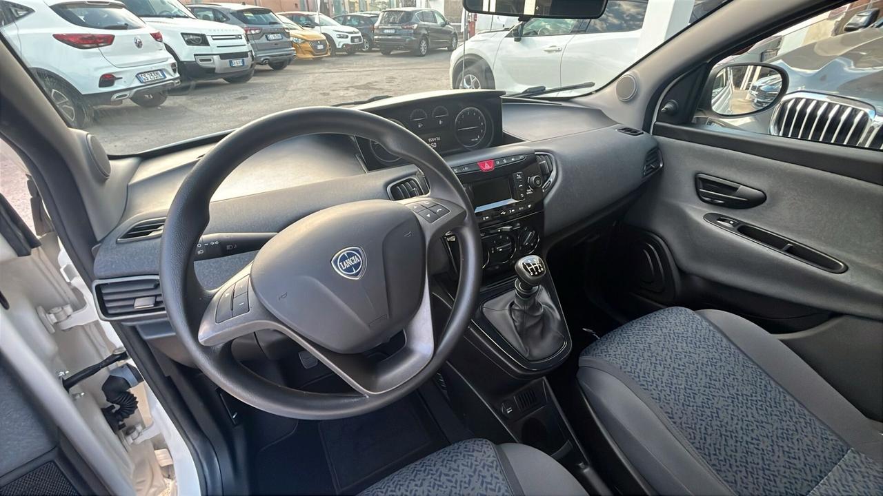 Lancia Ypsilon 1.0 FireFly 5 porte S&S Hybrid Ecochic Silver