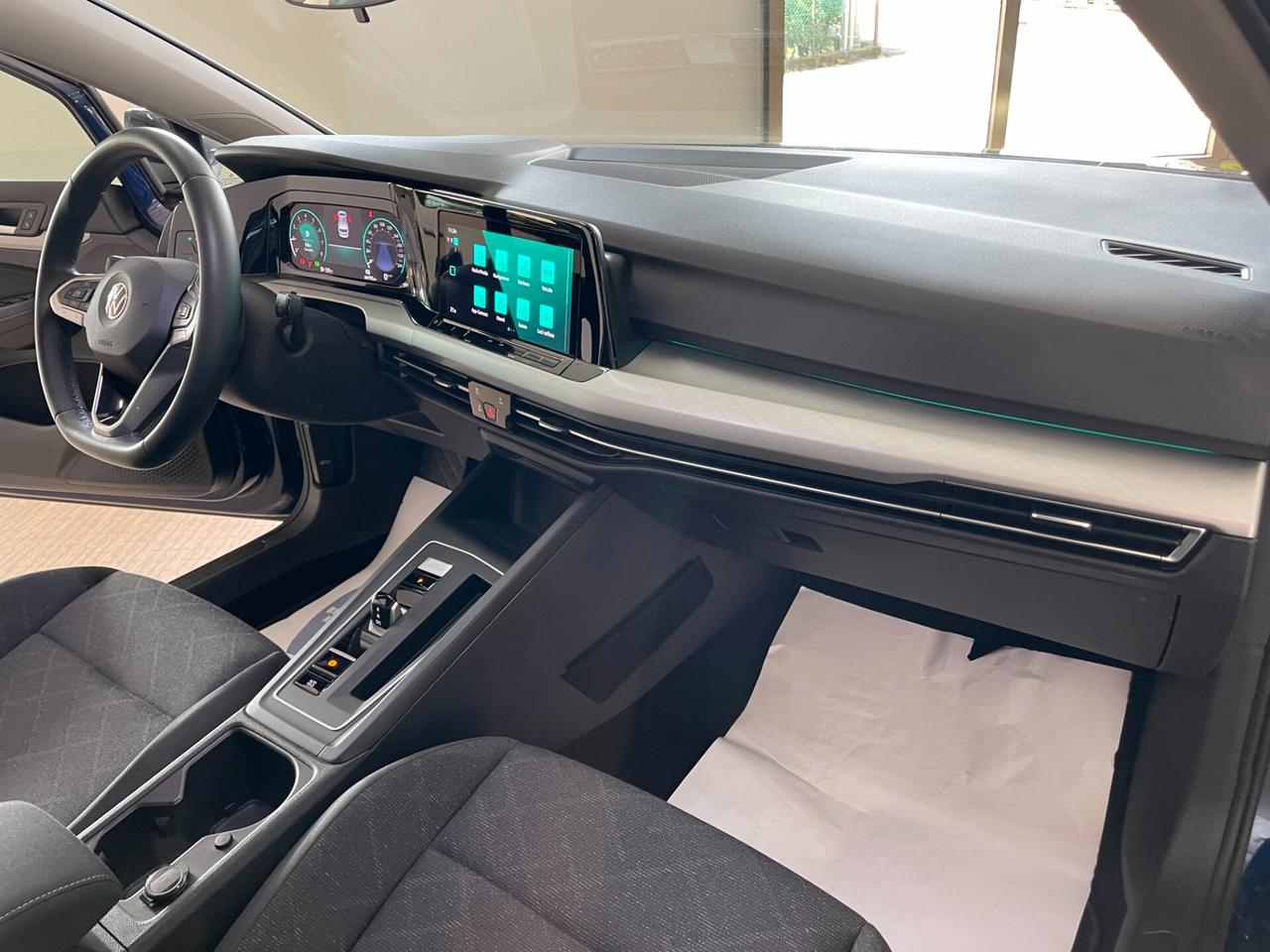 Volkswagen Golf 1.0 eTSI EVO DSG Life Cerchi17 Luci ambient