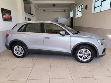 AUDI Q3 35 TDI quattro S tronic Business