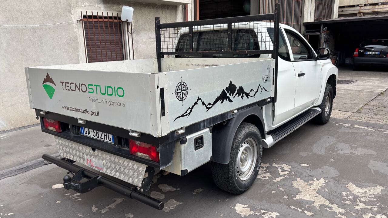 Mitsubishi L200 2.3 D Club Cab 4x4 Easy Select Inform