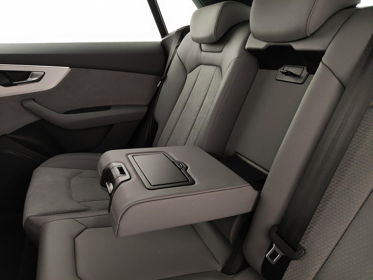 Audi Q8 55 TFSI e quattro tiptronic Sport