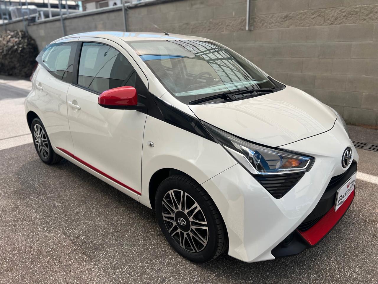Toyota Aygo 5pt 1.0 72cv X-PLAY CLIMA/TELCAMERA/15; PERFETTA!!