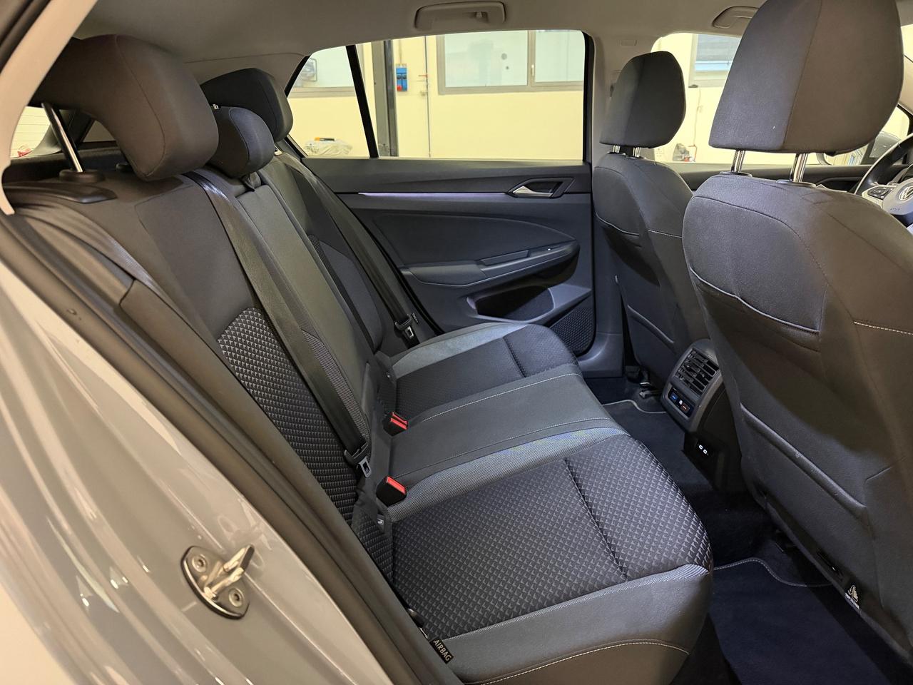 Volkswagen Golf 8 - ACTIVE - FULL OPTIONAL