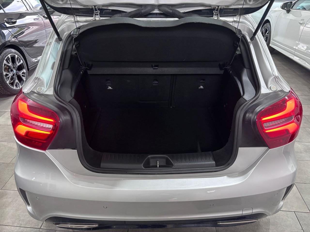 MERCEDES-BENZ A180D PREMIUM AMG TETTO-NAVI-LED