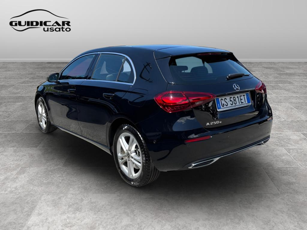 Mercedes-Benz Classe A - W177 2023 - A 250 e phev Progressive Advanced auto