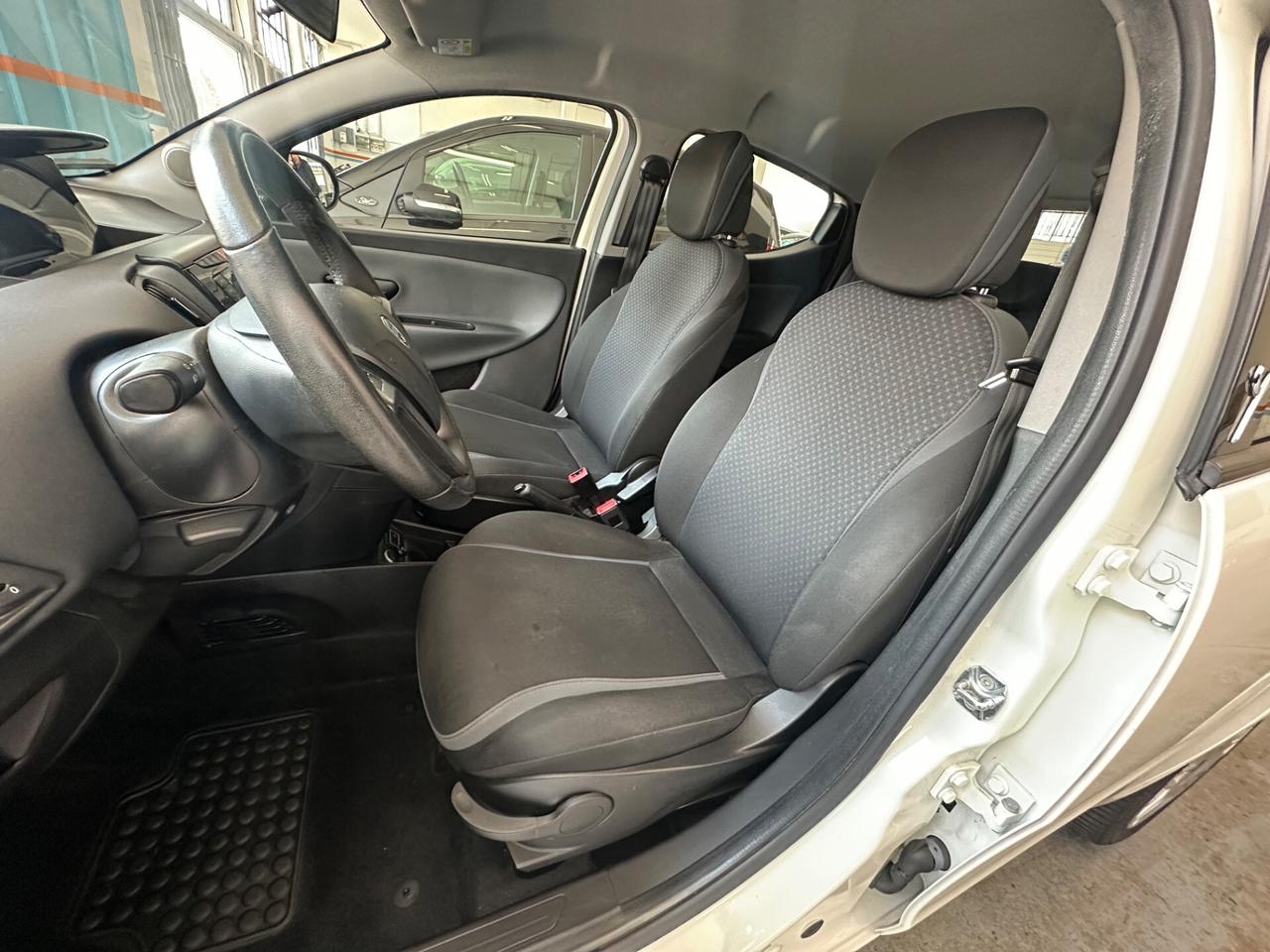 Lancia Ypsilon 1.2 69 CV 5 porte Silver - solo 45000km