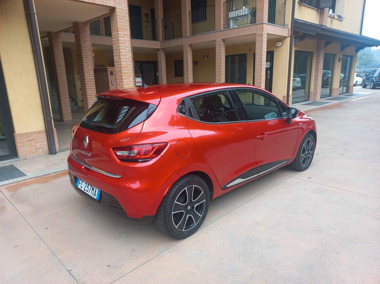 Renault Clio 1.2 75 CV 5 porte Duel