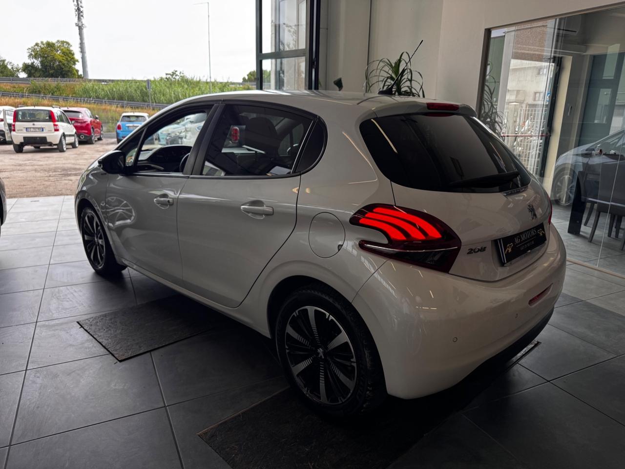 Peugeot 208 BlueHDi 100 S&S 5 porte Signature