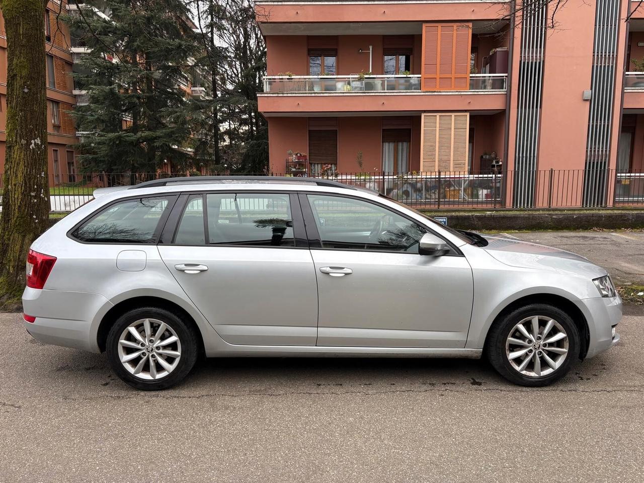Skoda Octavia 1.6 TDI CR 105 CV DSG Wagon Elegance