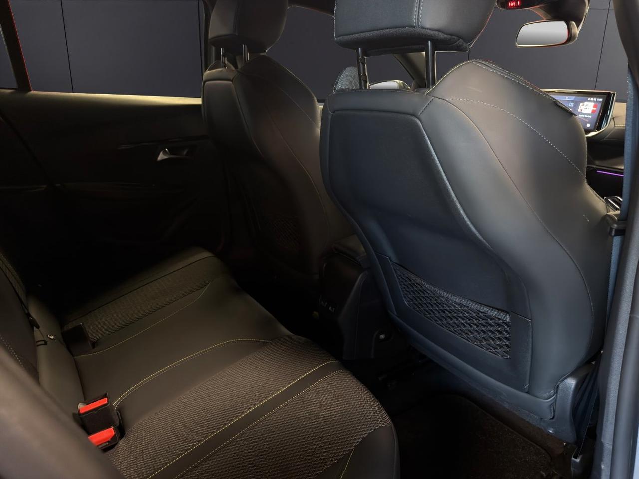 Peugeot 208 1.2 hybrid GT 145cv e-dcs 6