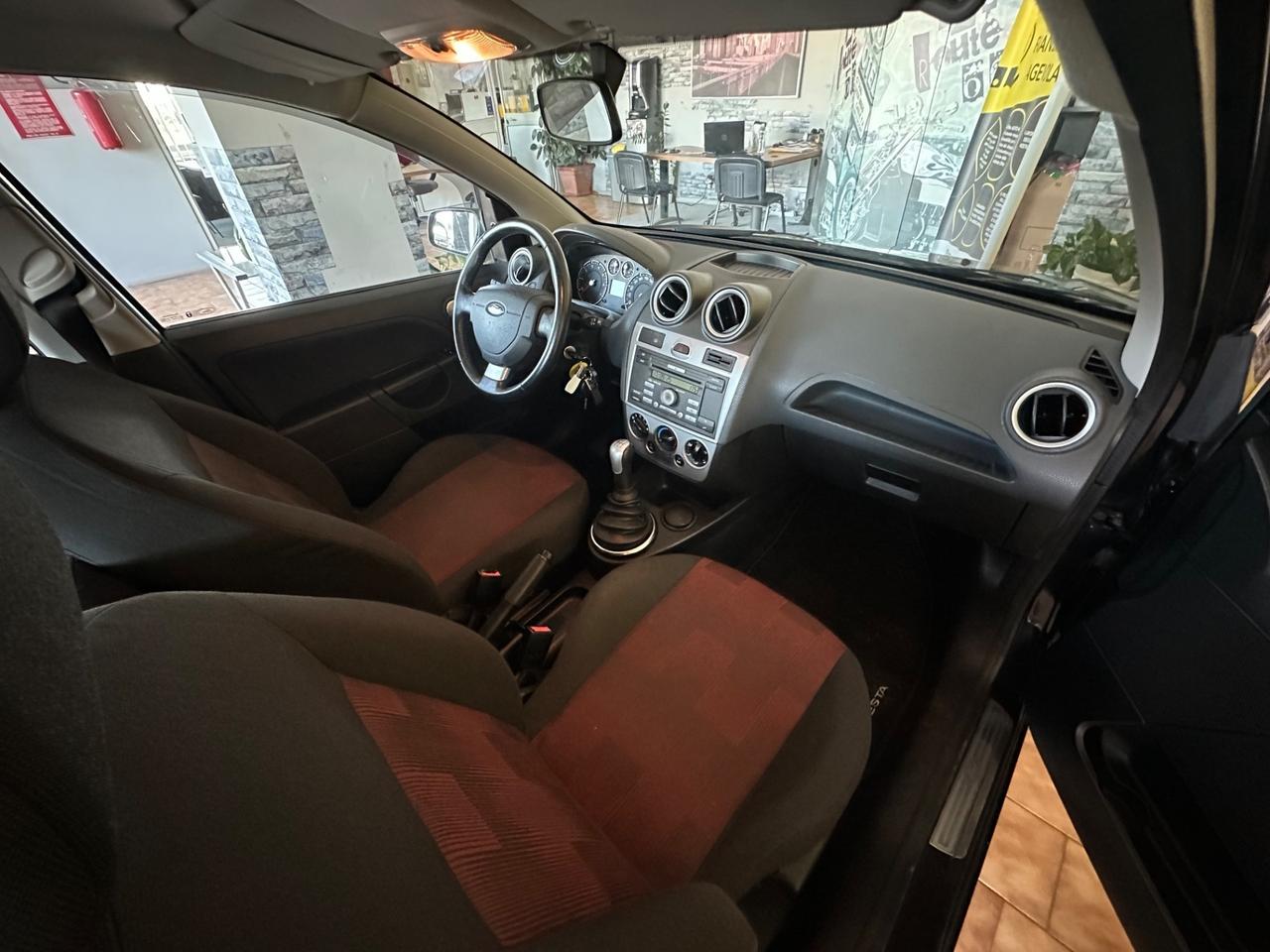 Ford Fiesta 1.2benz. 98.000km