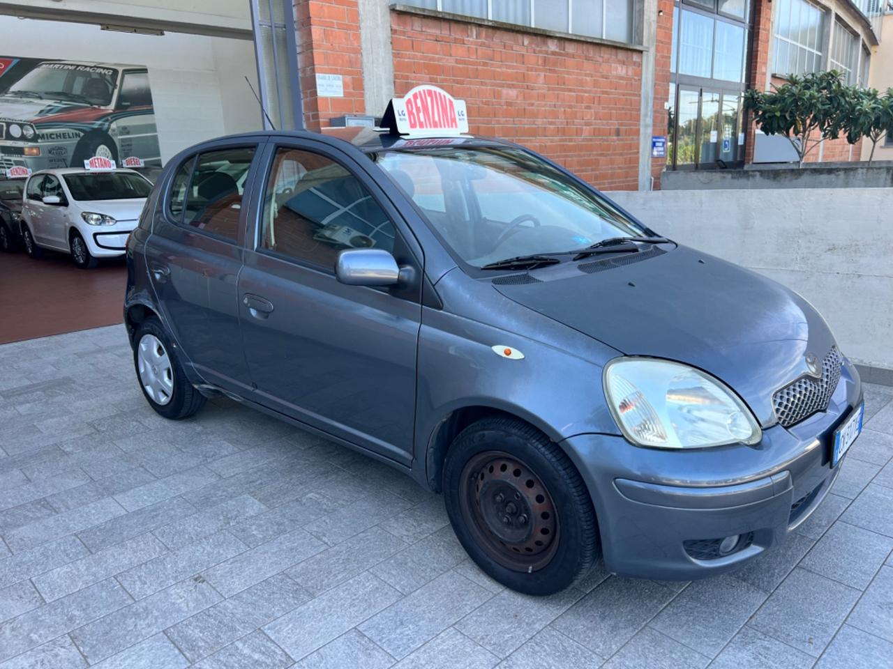 Toyota Yaris 1.3i 16V cat 5 porte Sol
