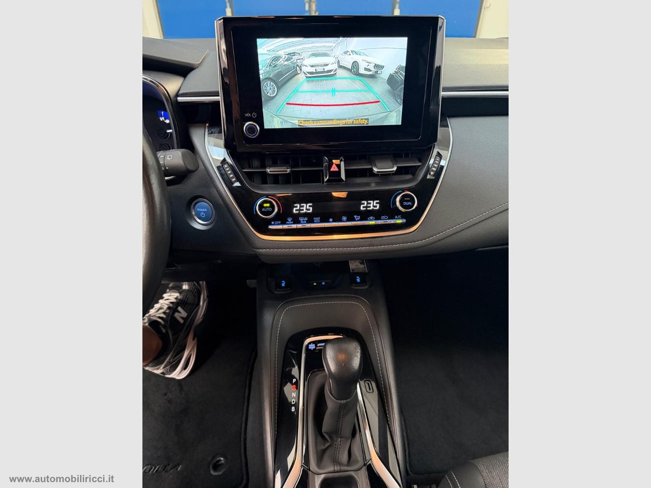 TOYOTA Corolla 1.8 Hybrid Style