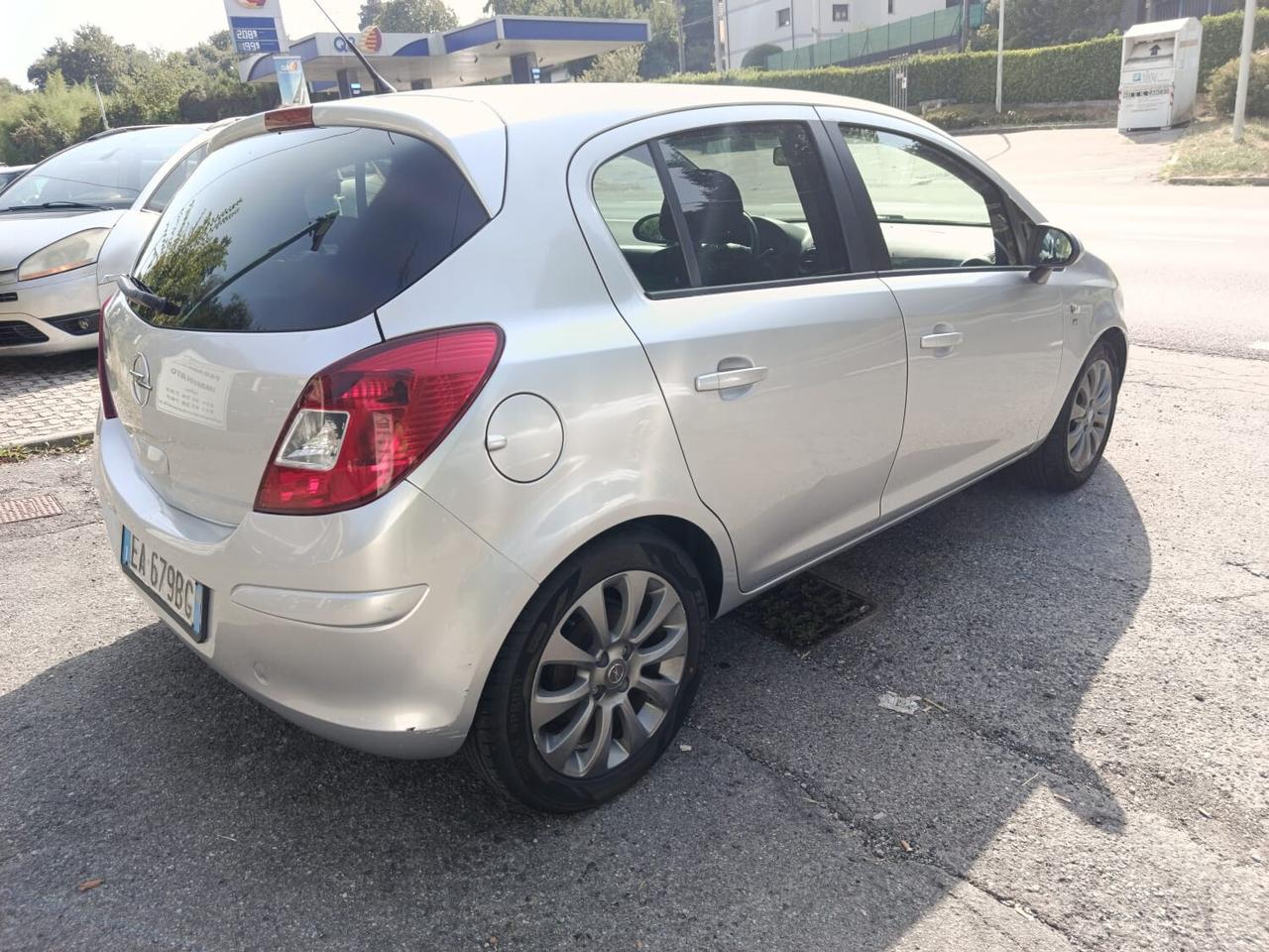 Opel Corsa 1.2 5 porte Club