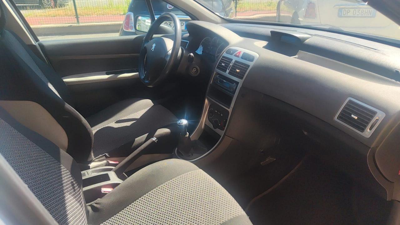 Peugeot 307 1.4 16V 5p. XR Plus