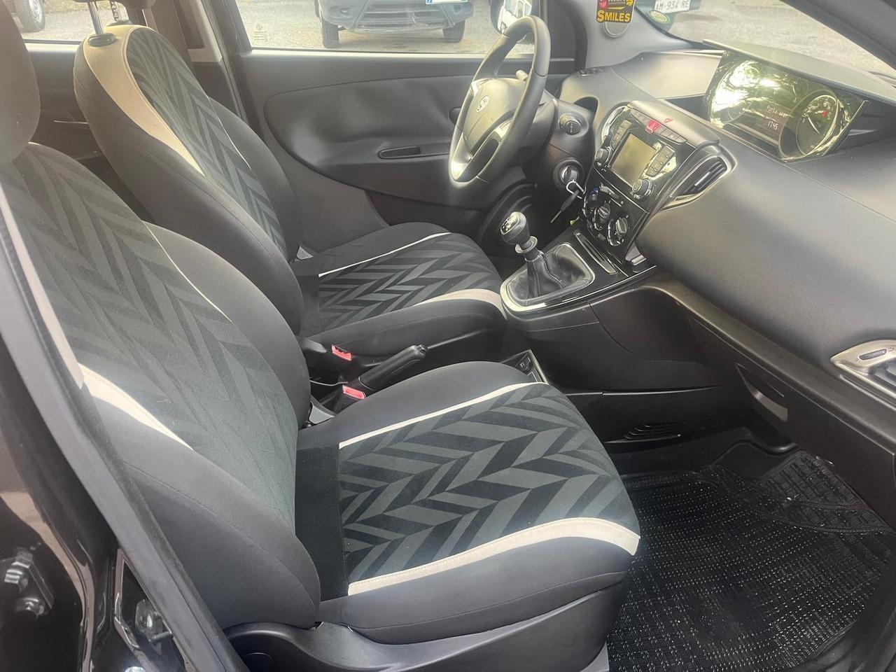 Lancia ypsilon-1.2 benz-full-11/2016