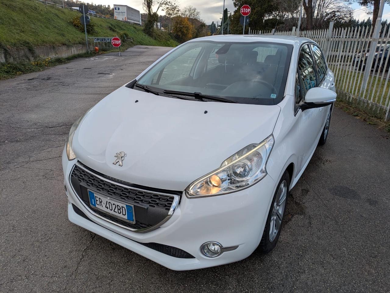 Peugeot 208 1.4 HDi 68 CV 5 porte Allure
