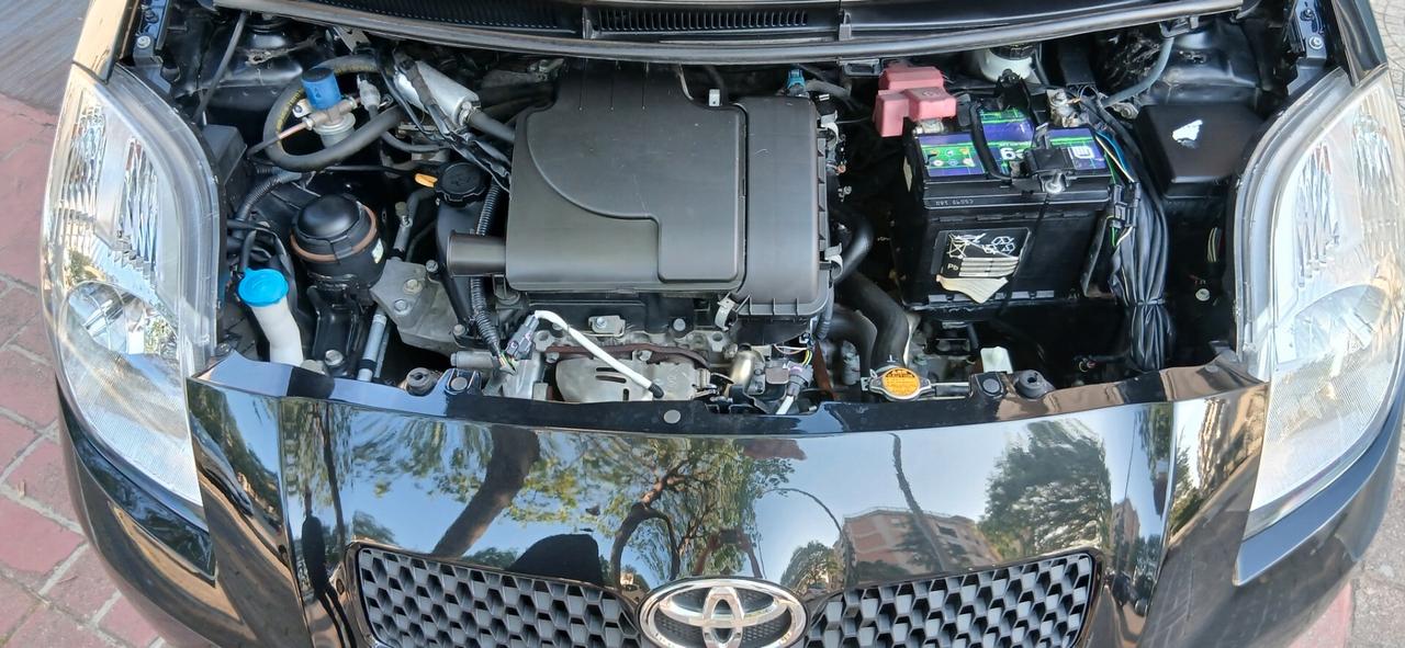 TOYOTA YARIS 1.0 GPL 5 PORTE PARI AL NUOVO