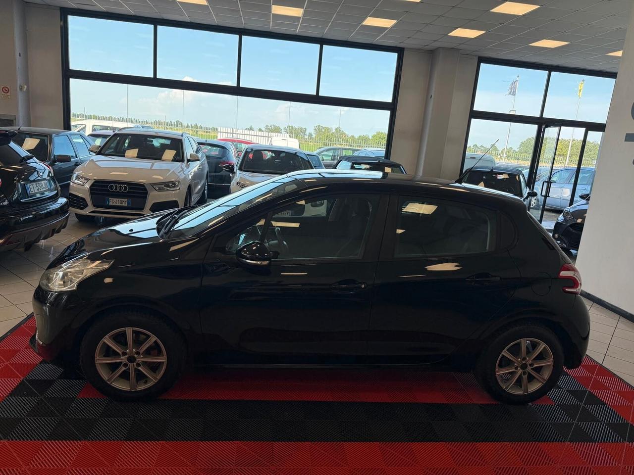 Peugeot 208 1.4 HDi 68 CV 5 porte Allure