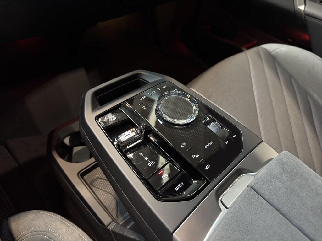 BMW iX M 70
