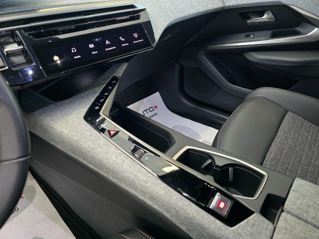 Peugeot 3008 Hybrid 145CV e-DCS6 Allure
