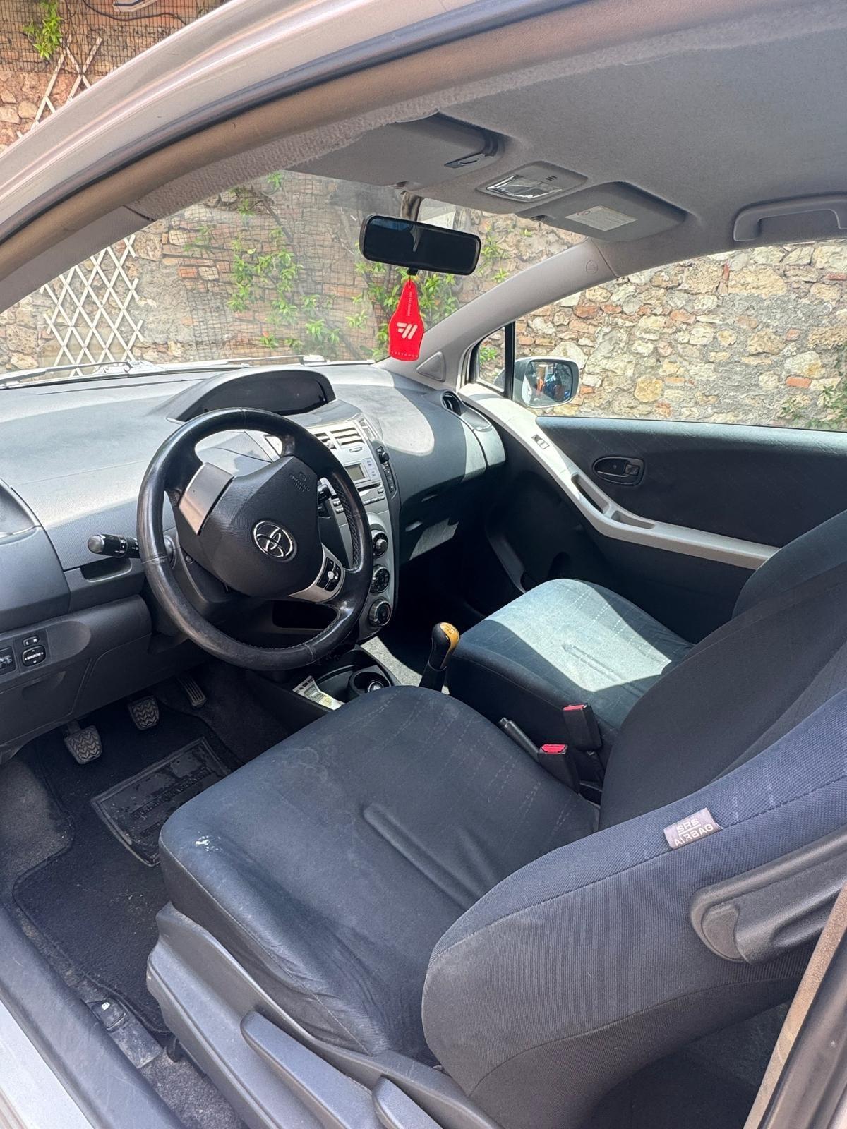 Toyota Yaris 1.0 3 porte Sol