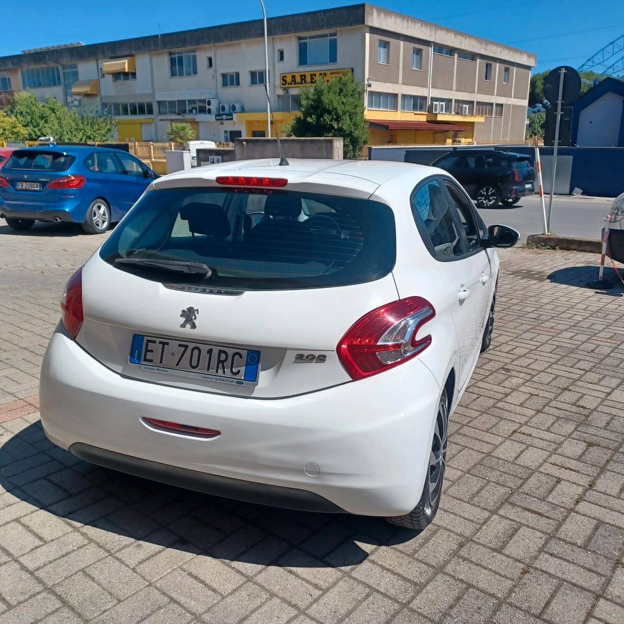 SEMBRA NUOVA PEUGEOT 208 1.4 GPL DI FABBRICA