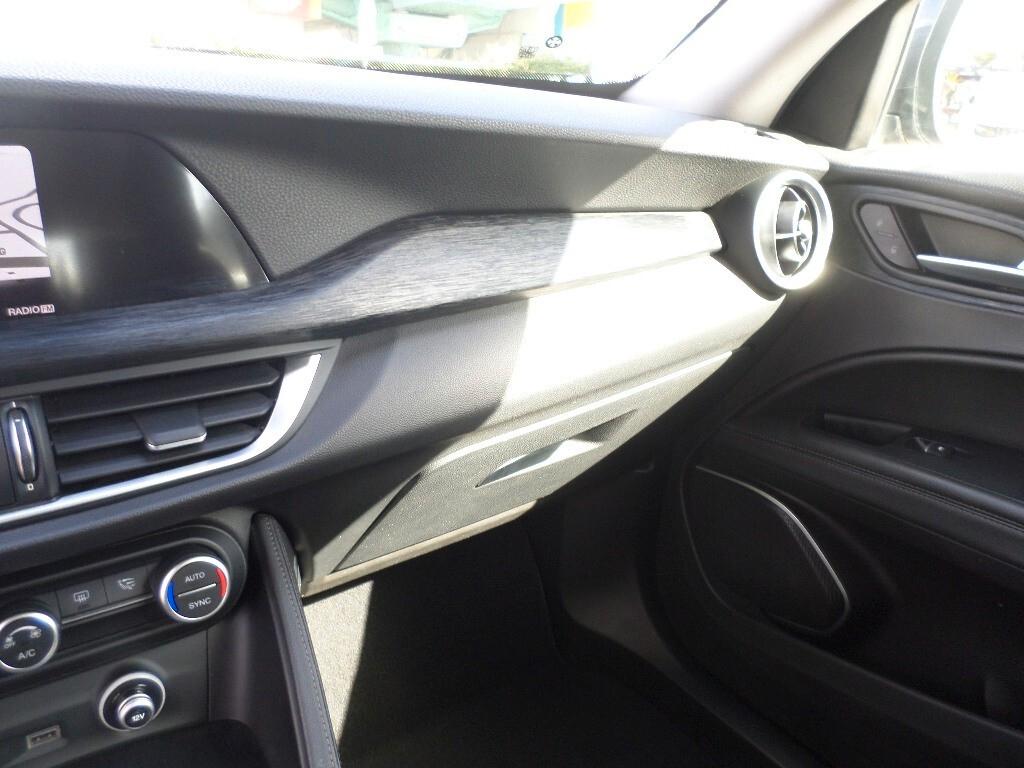 Alfa Romeo Stelvio 2.2 Turbodiesel 160 CV AT8 RWD Business