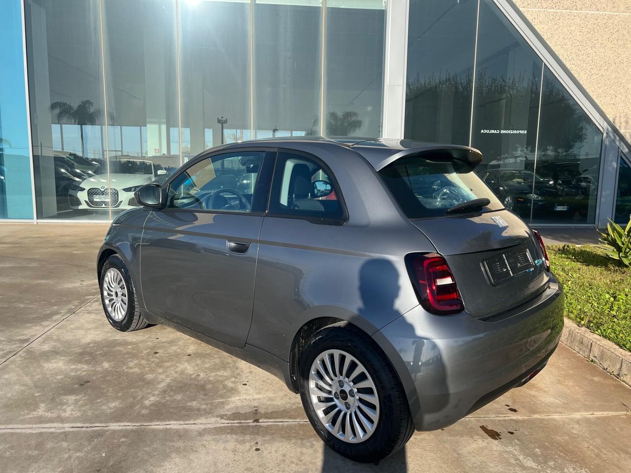 Fiat 500e Berlina 42 kWh La Prima possibilità noleggio no scoring