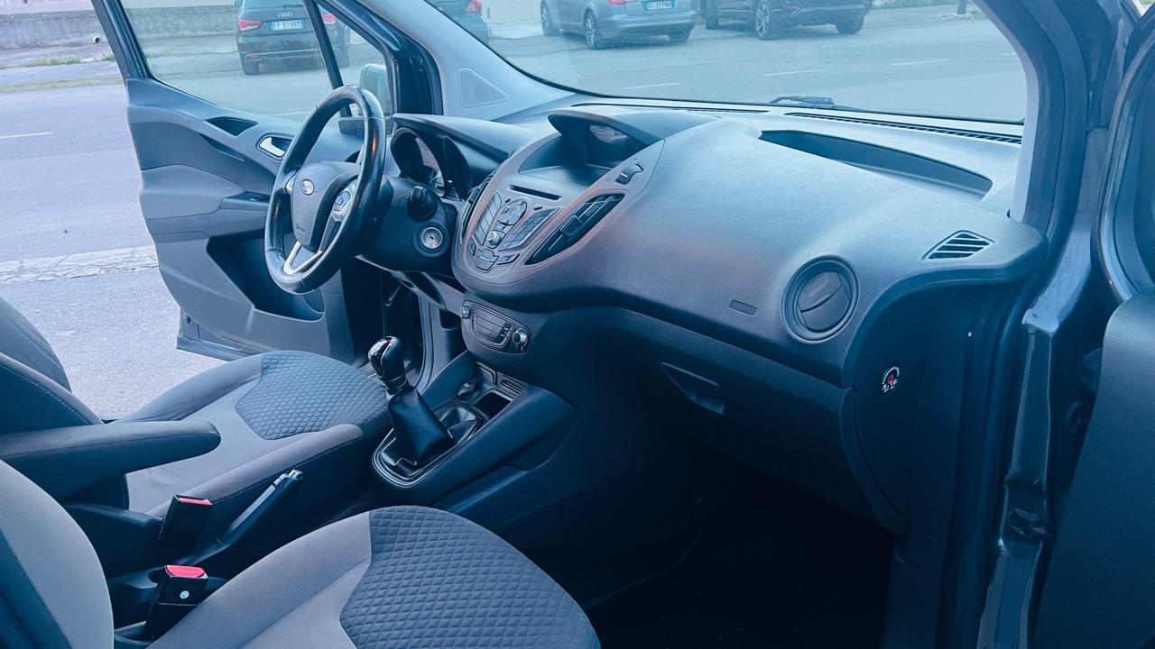 Ford Tourneo Courier 1.5 TDCI 95 CV Titanium