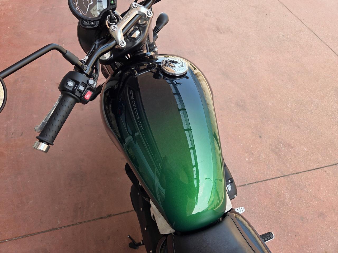 Triumph Speed Twin 900 Stealth Edition