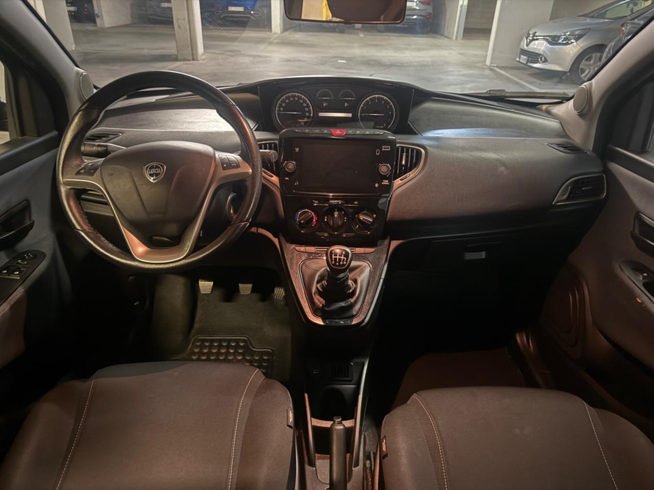 Lancia Ypsilon 1.0 FireFly 5 porte S&S Hybrid Ecochic A. Ferretti